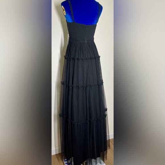 Adrianna Papell | Sleeveless Notch Neck | Tiered Mesh Gown In Black | Size 2 - Picture 5 of 7